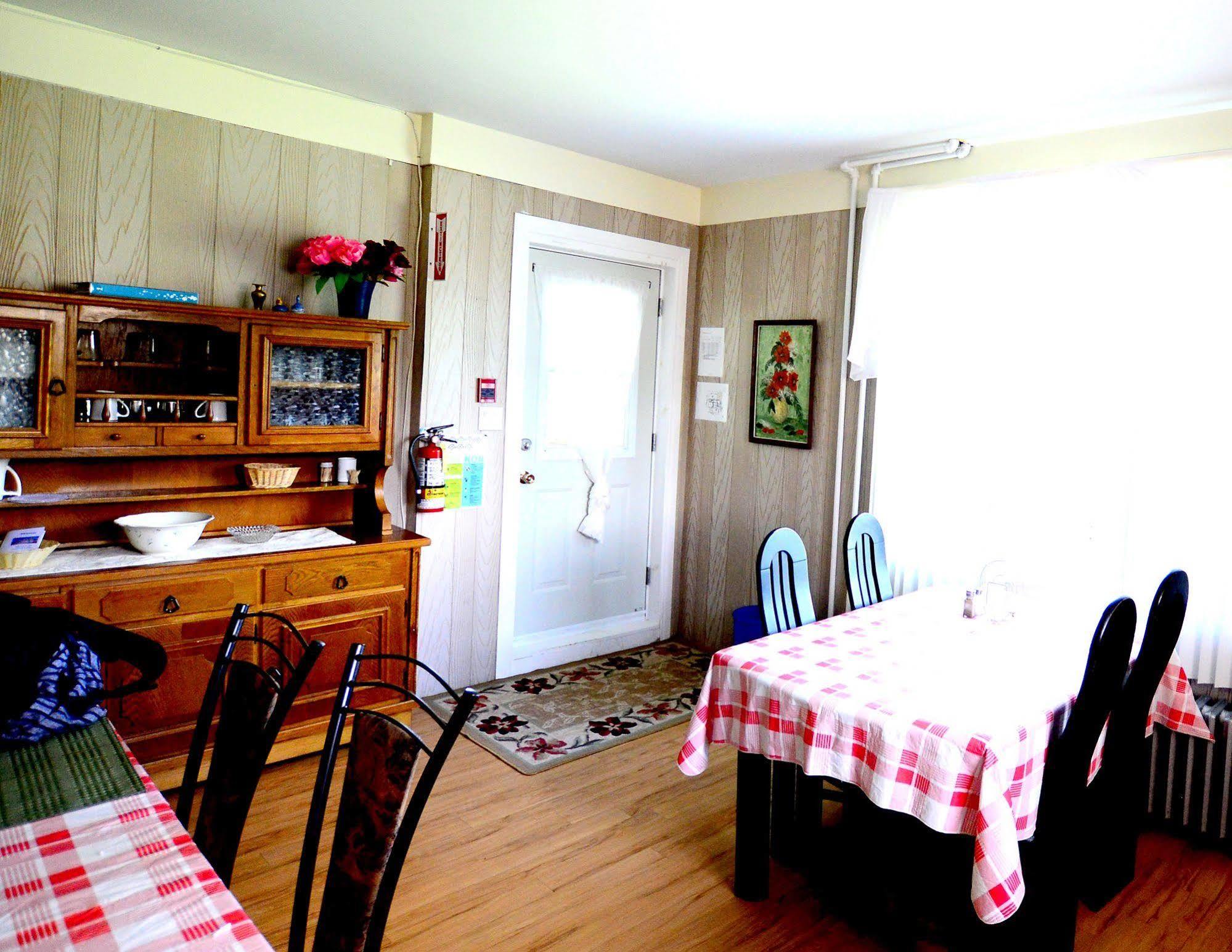 Auberge Du Presbytere De Riviere-Eternite Riviere Eternite Екстериор снимка