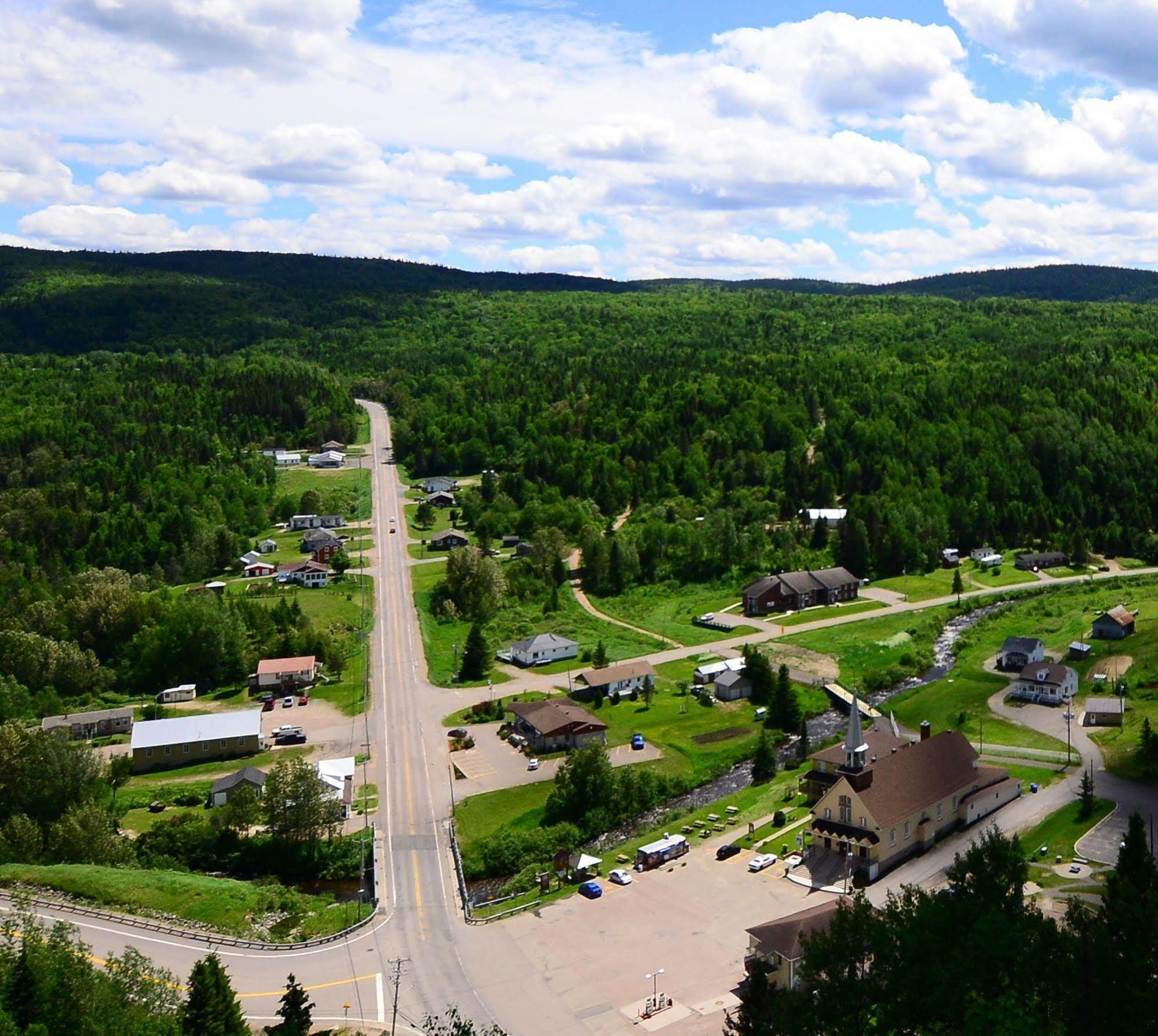 Auberge Du Presbytere De Riviere-Eternite Riviere Eternite Екстериор снимка