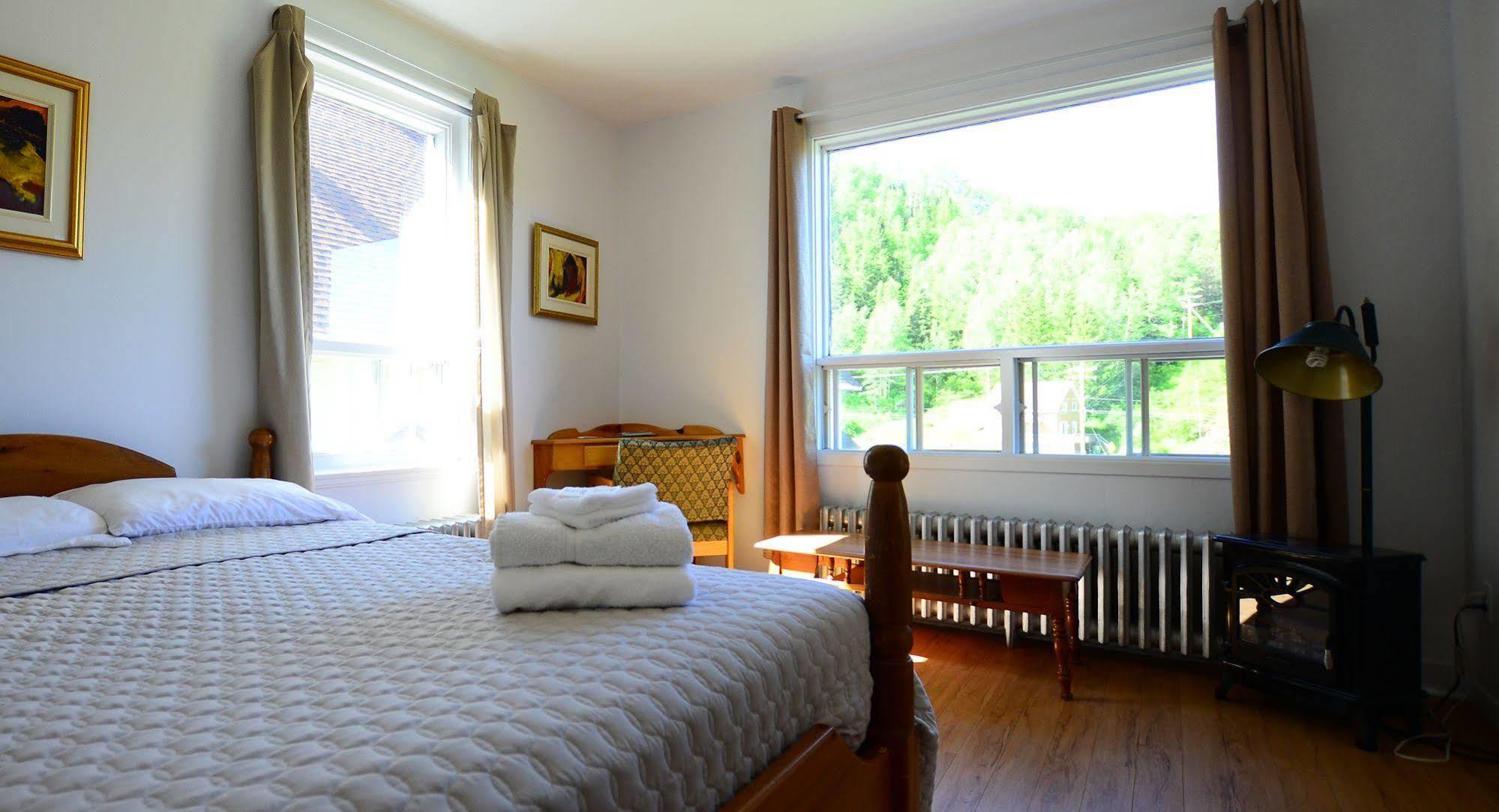 Auberge Du Presbytere De Riviere-Eternite Riviere Eternite Екстериор снимка