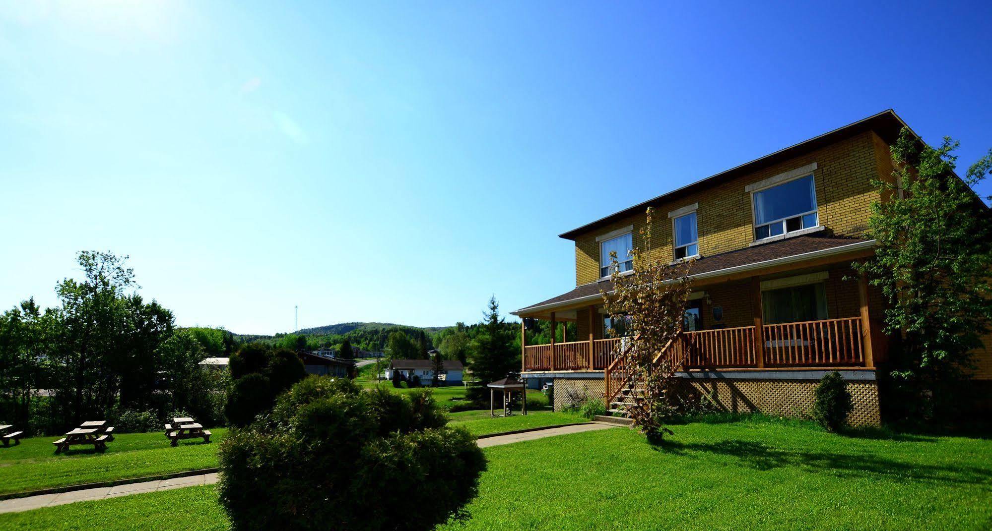 Auberge Du Presbytere De Riviere-Eternite Riviere Eternite Екстериор снимка